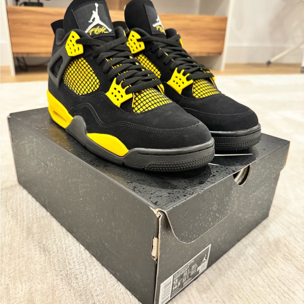 Air Jordan 4 Retro “Thunder”